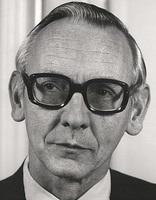 foto Dr. M. (Max) van der Stoel