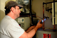 Loodgieter aan het werk (foto: PlumbMaster)