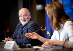 From left to right: Mr Frans TIMMERMANS, Vice President of the European Commission; Ms Ekaterina ZAHARIEVA, Bulgarian Minister for Foreign Affairs.