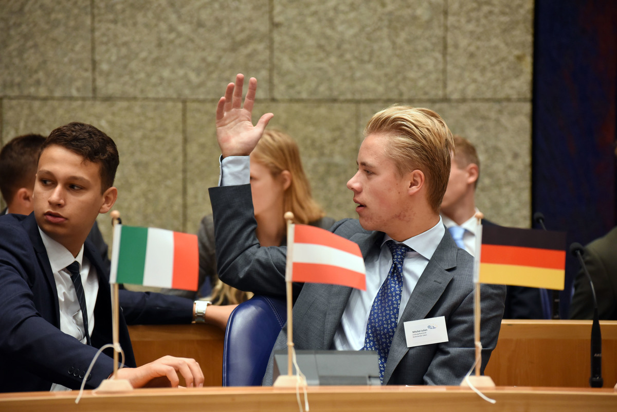 Foto's dag 3: Tweede dag Algemene Vergaderingen in de Tweede Kamer