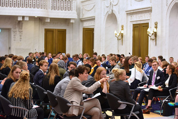 Foto's Eerste dag Algemene Vergaderingen van het Model European Parliament Nederland 2019