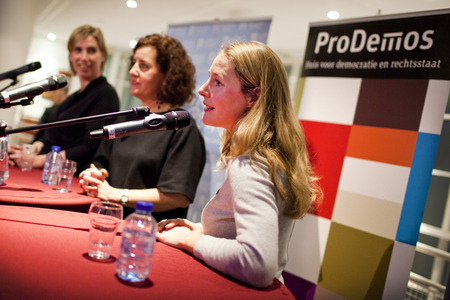 v.l.n.r Ingrid Michon-Derkzen, Ingrid van Engelshoven en Esther Punte 