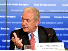 Dimitrios Avramopoulos, eurocommissaris belast met de beveiliging van reis- en identiteitsdocumenten