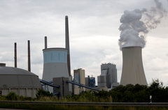 Franse kolencentrale met rokende schoorsteen