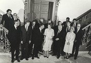 Kabinet-Van Agt II. V.l.n.r. Van der Louw, De Ruiter, Van der Stoel, Terlouw, Zeevalking, Van Agt, Van der Stee, De Koning, H.M. koningin Beatrix, Van Dam, Den Uyl, Van Dijk, Van Mierlo, Gardeniers, Van Thijn en Van Kemenade.