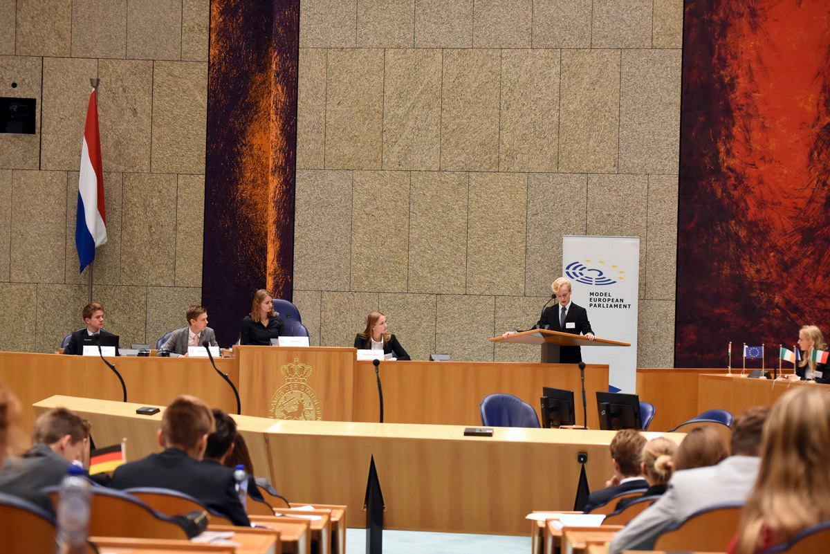 Foto's dag 3: Tweede dag Algemene Vergaderingen in de Tweede Kamer