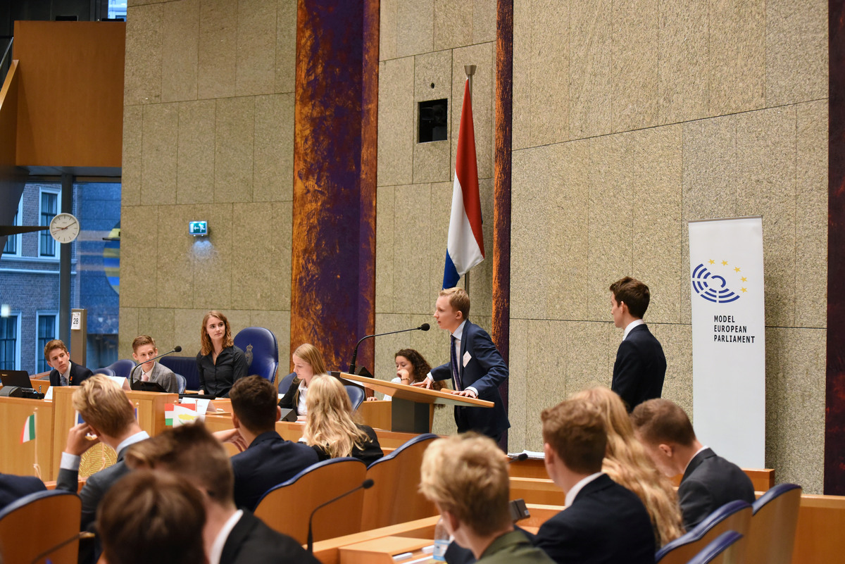 Foto's dag 3: Tweede dag Algemene Vergaderingen in de Tweede Kamer