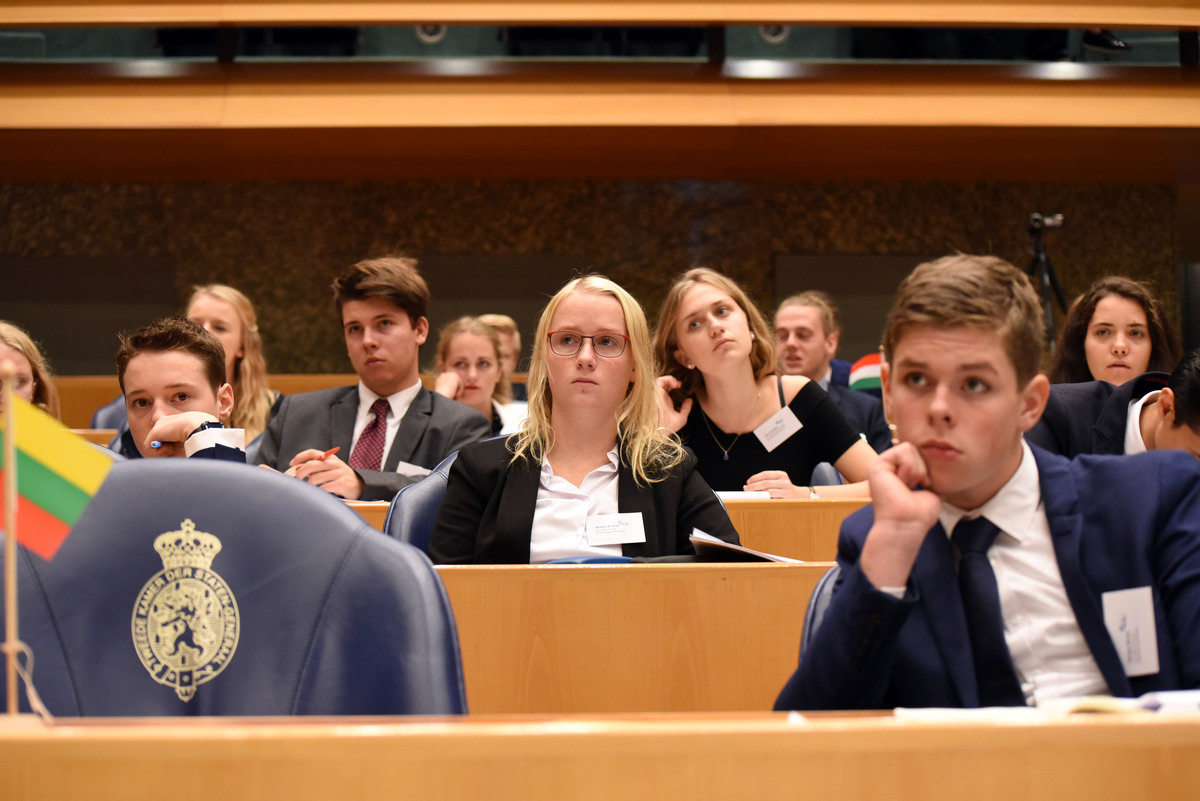 Foto's dag 3: Tweede dag Algemene Vergaderingen in de Tweede Kamer