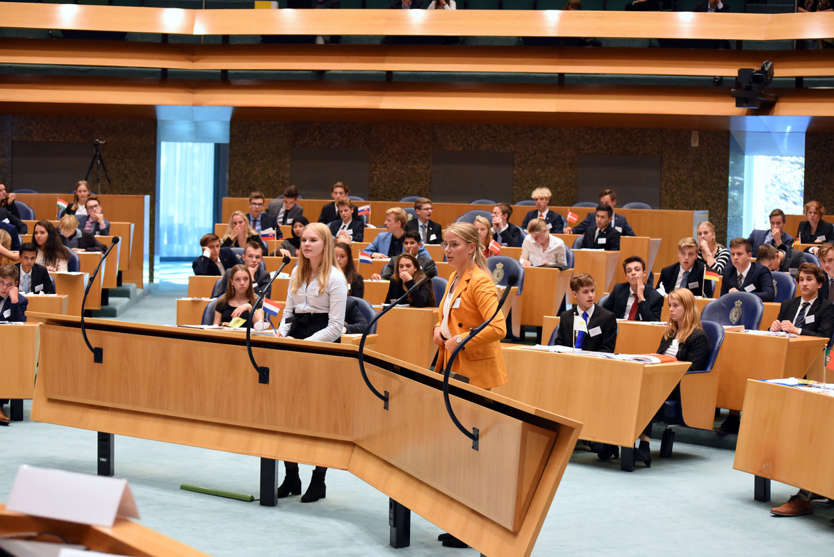 Foto's dag 3: Tweede dag Algemene Vergaderingen in de Tweede Kamer
