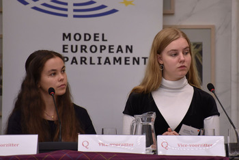 Foto's Eerste dag Algemene Vergaderingen van het Model European Parliament Nederland 2019