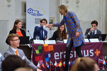 Foto's Eerste dag Algemene Vergaderingen van het Model European Parliament Nederland 2019