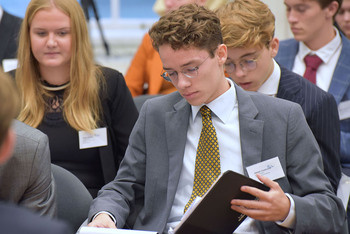 Foto's Eerste dag Algemene Vergaderingen van het Model European Parliament Nederland 2019