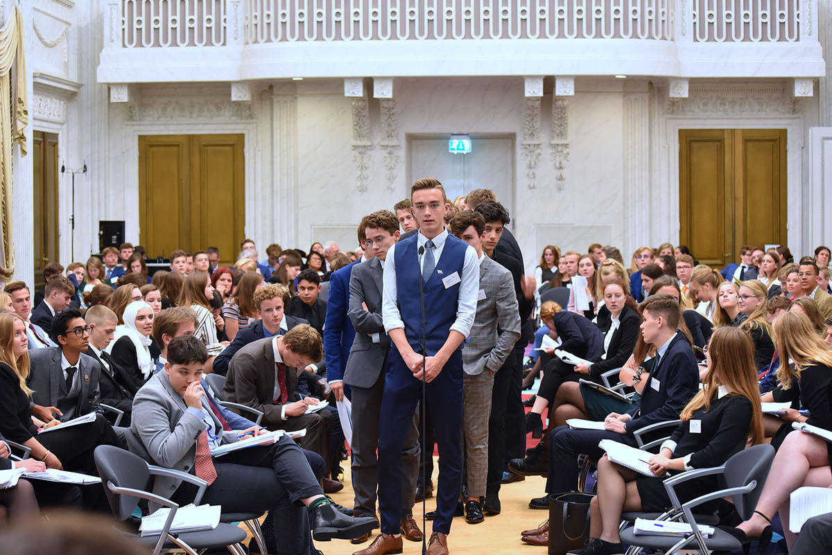 Foto's Eerste dag Algemene Vergaderingen van het Model European Parliament Nederland 2019