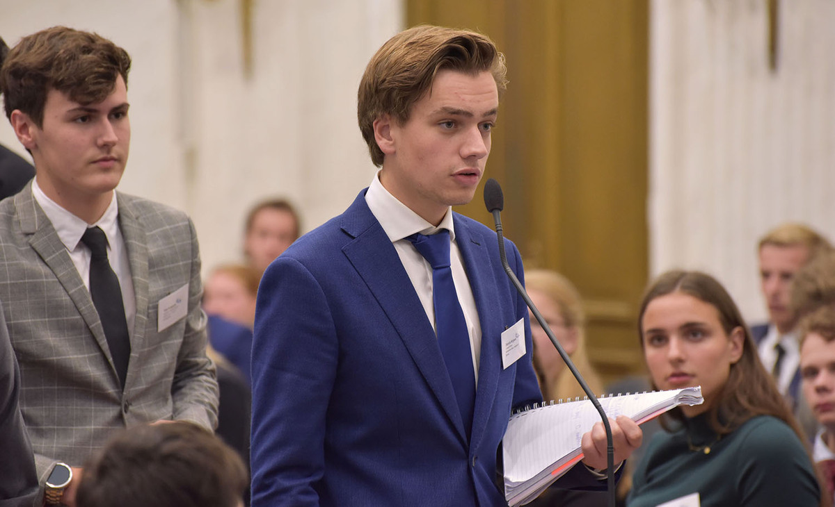 Foto's Eerste dag Algemene Vergaderingen van het Model European Parliament Nederland 2019