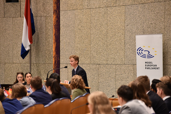 Foto's Tweede dag Algemene Vergaderingen van het Model European Parliament Nederland 2019