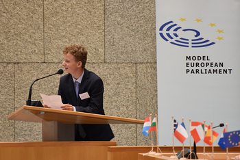 Foto's Tweede dag Algemene Vergaderingen van het Model European Parliament Nederland 2019