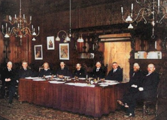 Kabinet-De Geer I - V.l.n.r.: Van der Vegte, Waszink, Kan, Donner, Van Karnebeek, De Geer, Koningsberger, Slotemaker en Lambooij.
