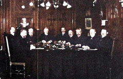 Kabinet-De Meester - v.l.n.r.: Fock, Kraus, Van Raalte, Veegens, Rink, Cohen Stuart, De Meester, Van Tets van Goudriaan en Staal.