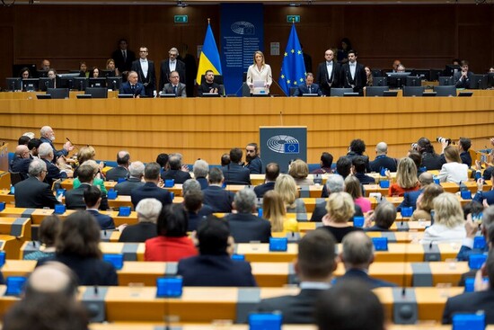 Roberta Metsola heet Zelenski welkom